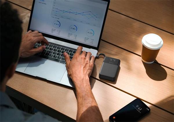 EcoFlow RAPID Magnetická Power Banka (10000mAh) - čierna