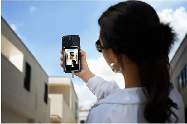 Insta360 Snap Selfie Screen so svetlom