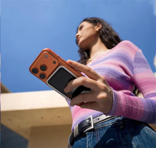 Insta360 Snap Selfie Screen so svetlom